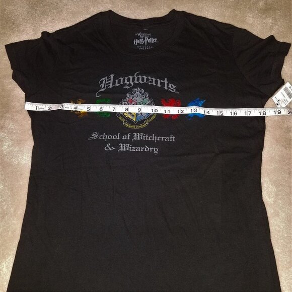 NWT Harry Potter School Crests Houses Hogwarts Tee Junior's XL Wizarding World - Picture 8 of 8